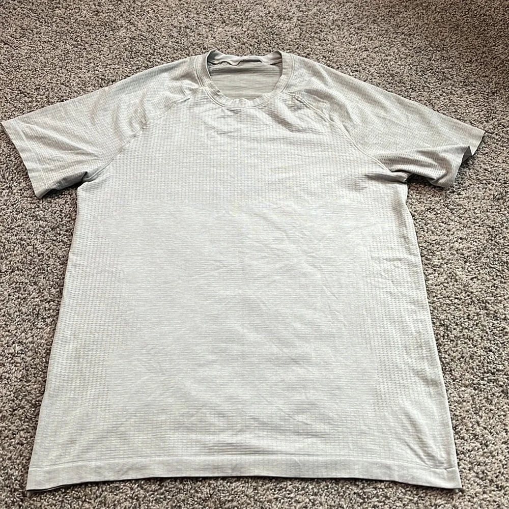 Men’s Lululemon Metal Vent Tech t-shirt size medium